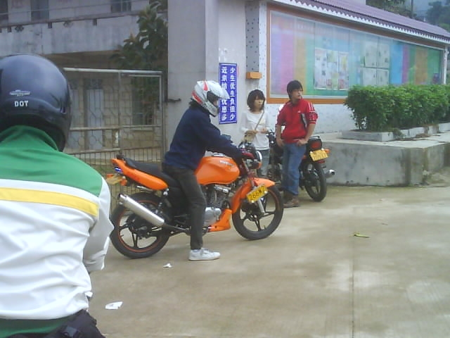 等我又发下去开坪D相先~！