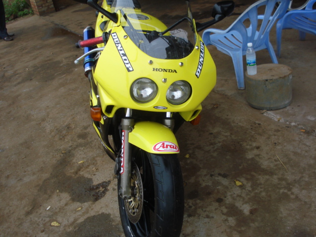 出售本田CBR22期,车在上海,明码5500.站内有照片.喜欢的看看,回请请您积点口德..
