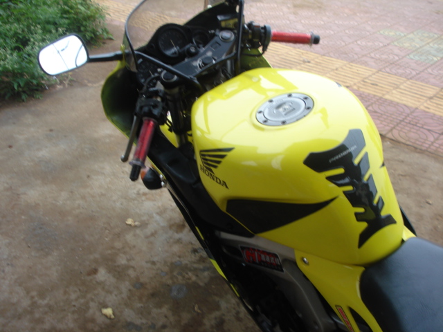 出售本田CBR22期,车在上海,明码5500.站内有照片.喜欢的看看,回请请您积点口德..