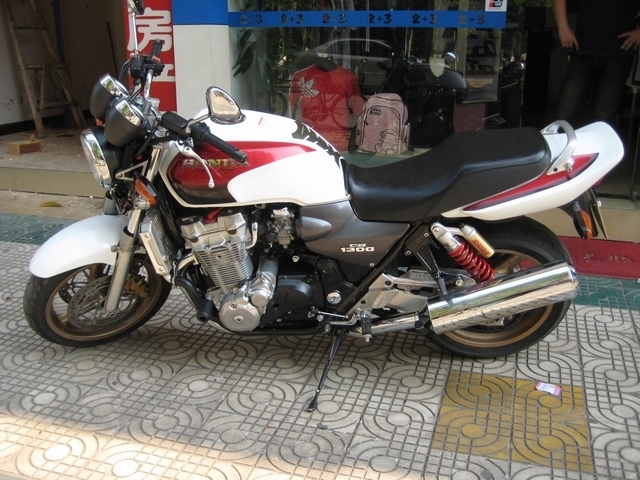 广东肇庆端州28000元出售01  CB1300！！！