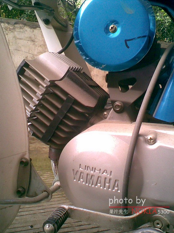 今天发现一台全新二冲YAMAHA古董库存车