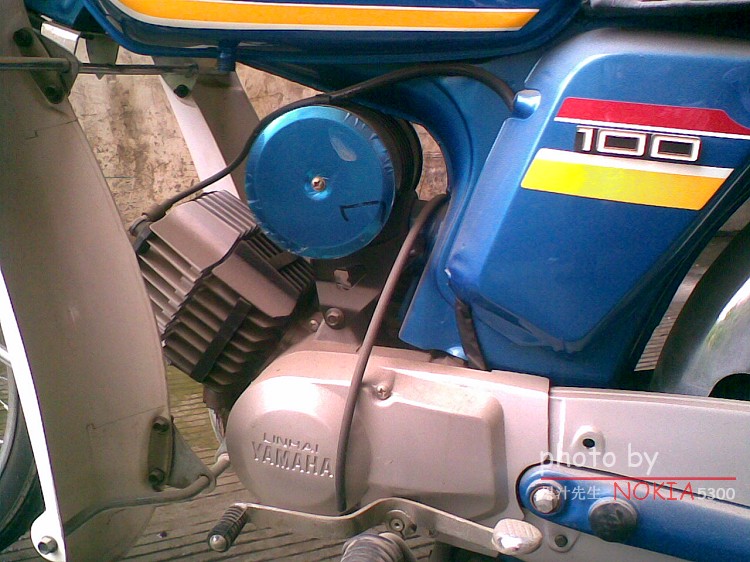 今天发现一台全新二冲YAMAHA古董库存车