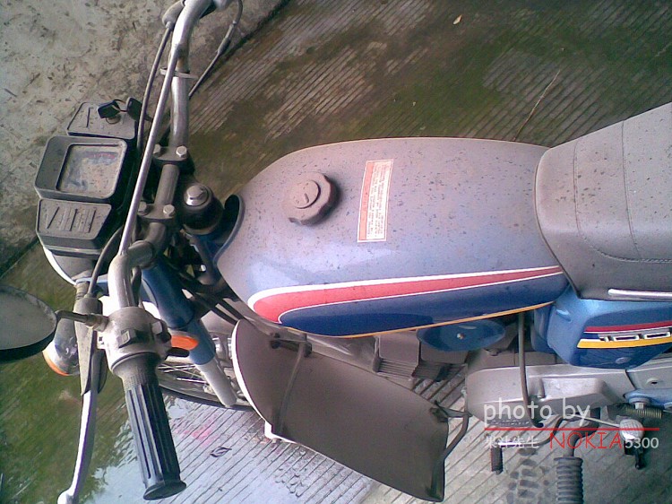 今天发现一台全新二冲YAMAHA古董库存车