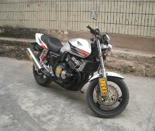 桂林11000元卖94CB400