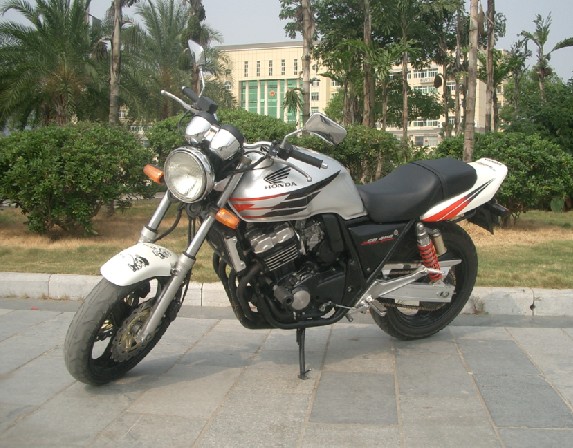 桂林11000元卖94CB400