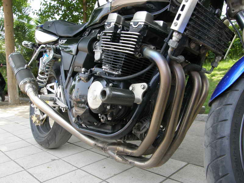 广西梧州出售00款YAMAHA XJR-400，价钱16800圆。。