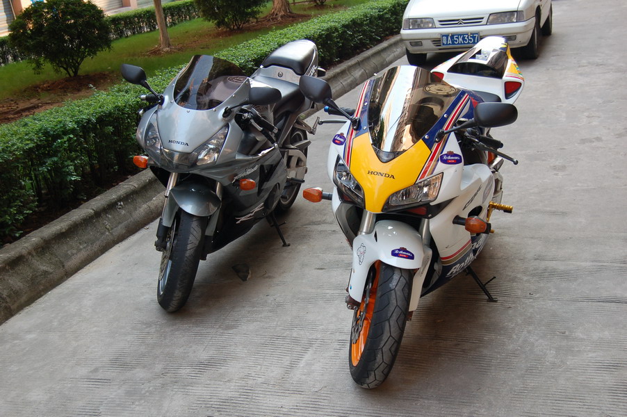 佛山4W5出售02年954,7W8出售05年CBR1000劲改加改件!