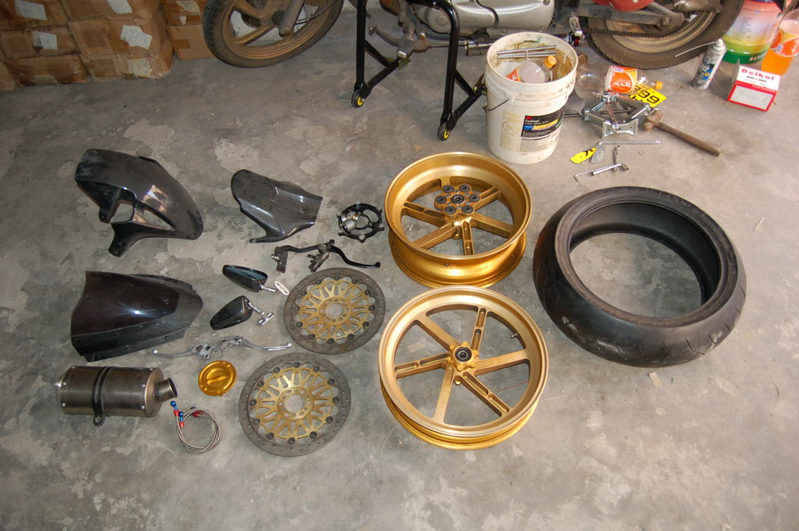 佛山4W5出售02年954,7W8出售05年CBR1000劲改加改件!