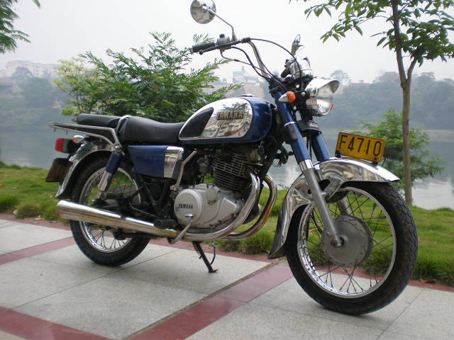 广西百色3000元卖架20年的老爷车-雅马哈YD250。