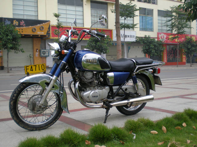 广西百色3000元卖架20年的老爷车-雅马哈YD250。