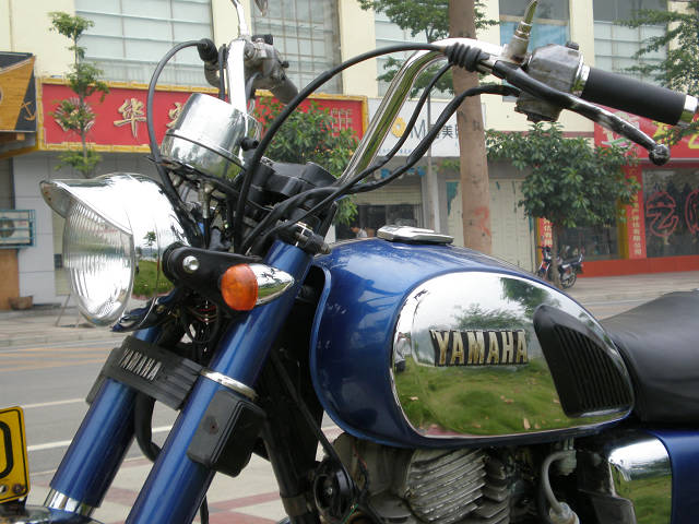 广西百色3000元卖架20年的老爷车-雅马哈YD250。