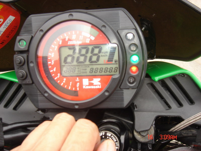 湖南常德出售真牌完整川崎Z1000，价46800可小刀。