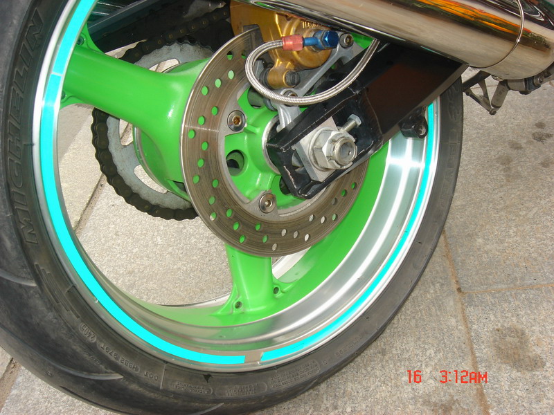 湖南常德出售真牌完整川崎Z1000，价46800可小刀。