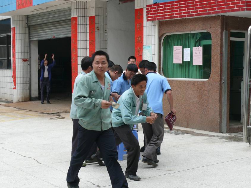 5月19日14：28为死难者默哀，震撼中华儿女的心
