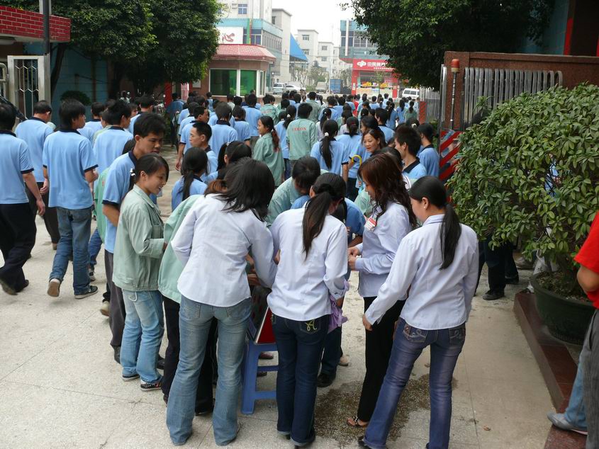 5月19日14：28为死难者默哀，震撼中华儿女的心