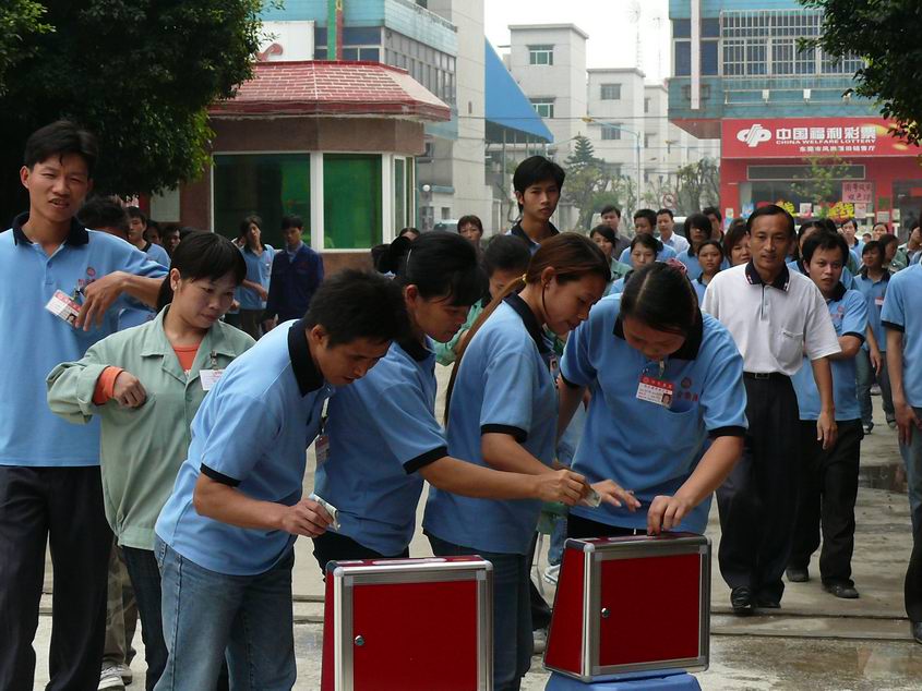 5月19日14：28为死难者默哀，震撼中华儿女的心