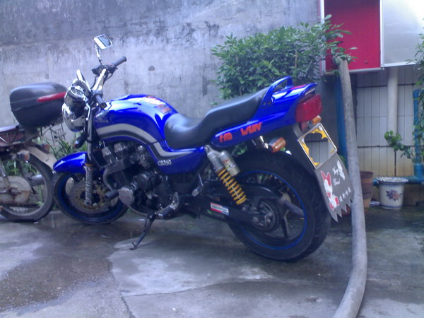 广州花都卖97年CB750一万四千八百元