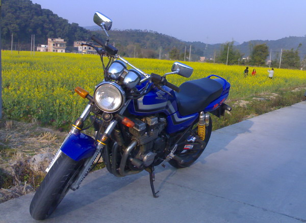 广州花都卖97年CB750一万四千八百元