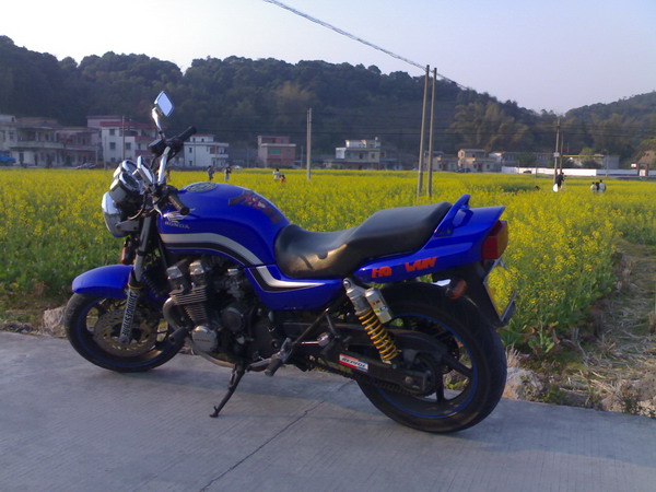 广州花都卖97年CB750一万四千八百元