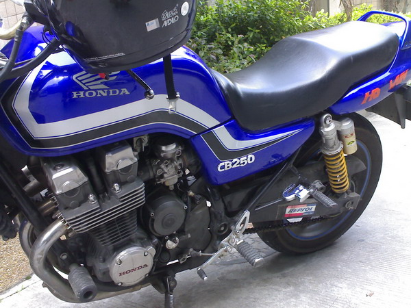 广州花都卖97年CB750一万四千八百元