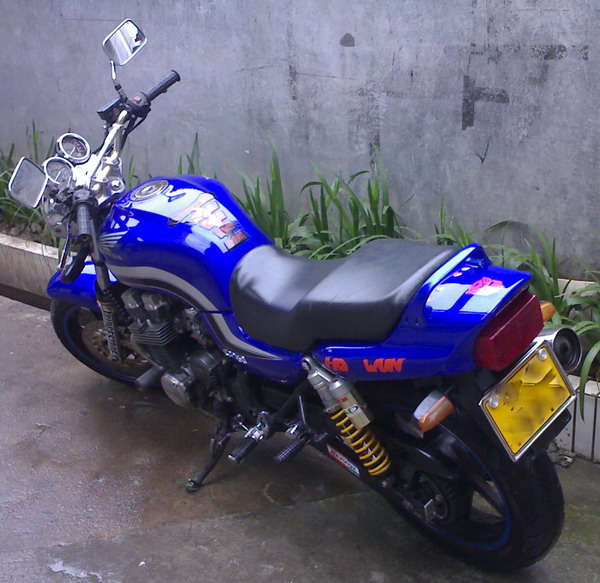 广州花都卖97年CB750一万四千八百元