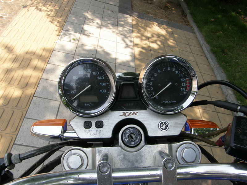 广西梧州出售00款YAMAHA XJR-400，价钱16800圆