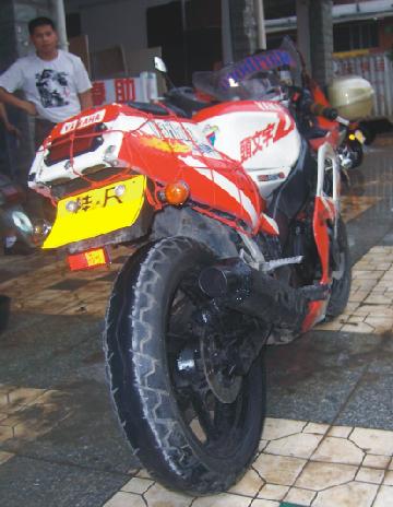 梧州3900元出台闲置的FZR250