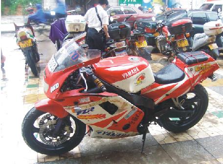 梧州3900元出台闲置的FZR250