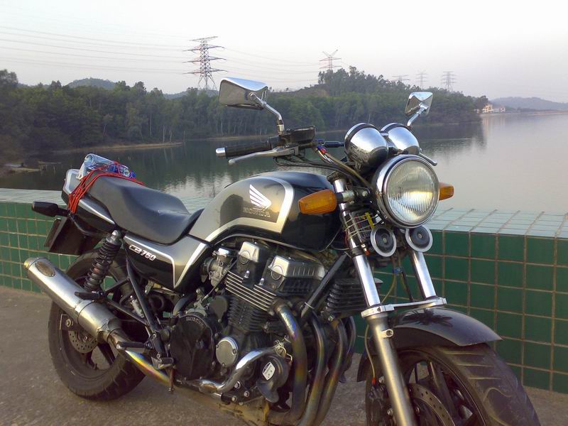 深圳南山出CB750一台14000元
