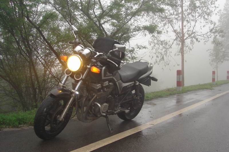 深圳南山出CB750一台14000元