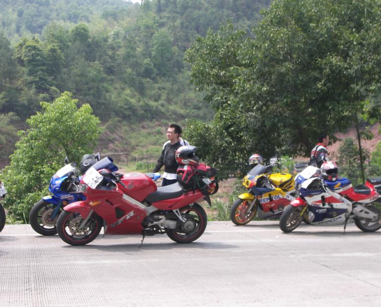 春游新PP＋降价，广东梅州市24800元出售99VFR800电喷旅行车
