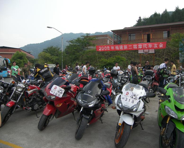 春游新PP＋降价，广东梅州市24800元出售99VFR800电喷旅行车