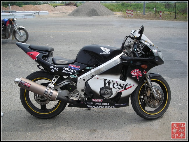 湖北仙桃出售精神本田CBR400改R1（10800元）