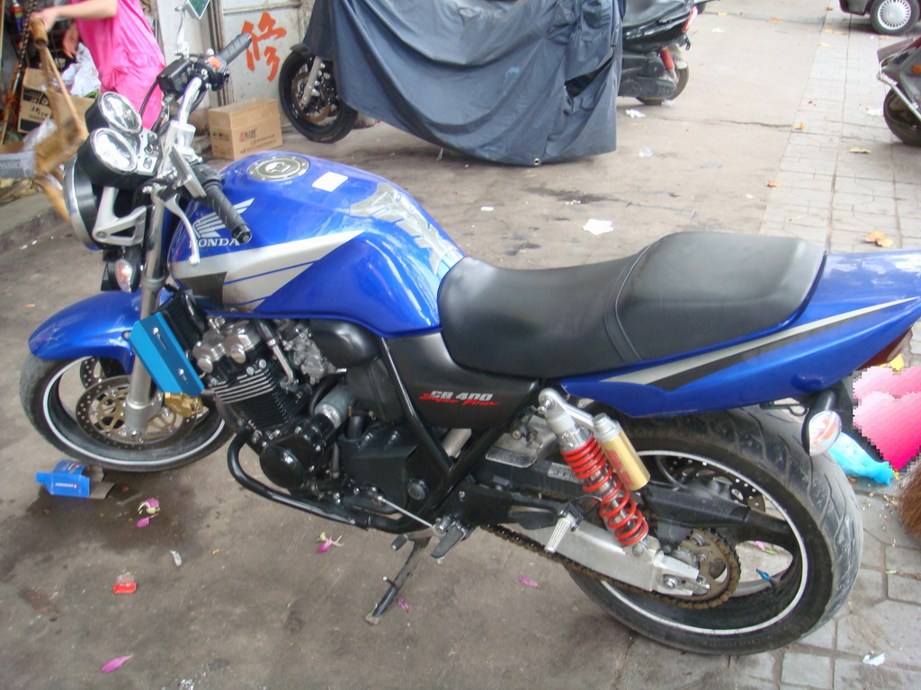 广东河源市出售01VTEC CB400（代友出售）