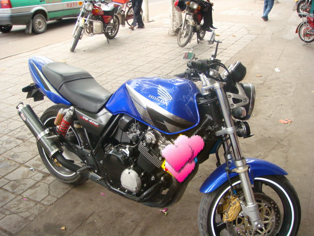 广东河源市出售01VTEC CB400（代友出售）