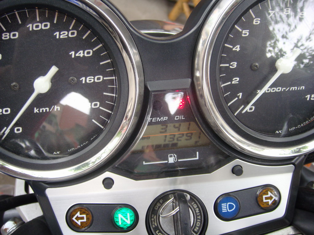 广东河源市出售01VTEC CB400（代友出售）