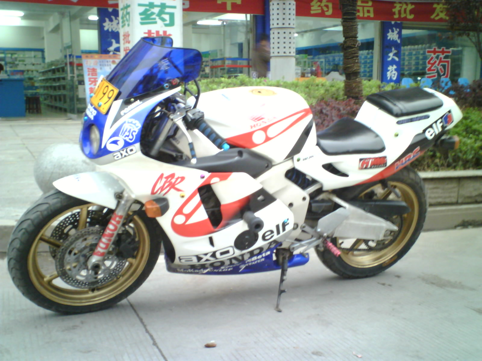湖南邵阳7500RMB出售本田CBR250RR  22期跑车