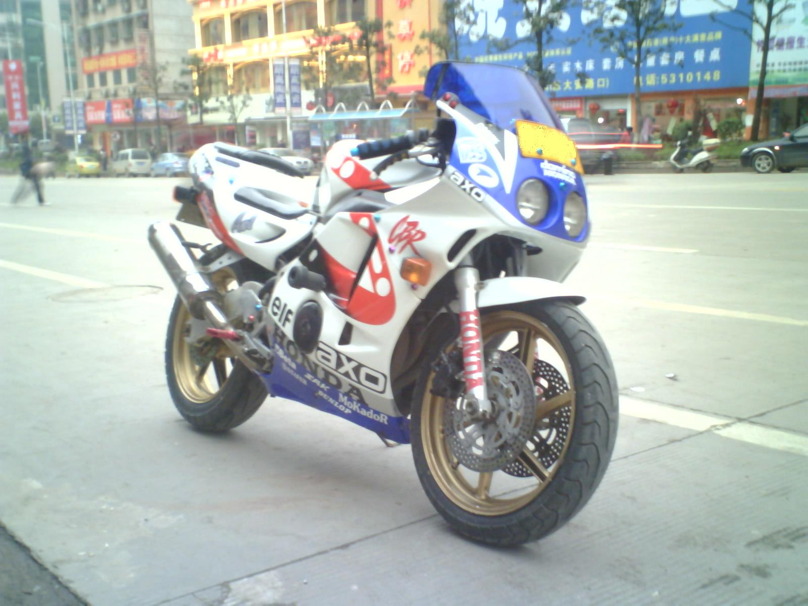 湖南邵阳7500RMB出售本田CBR250RR  22期跑车