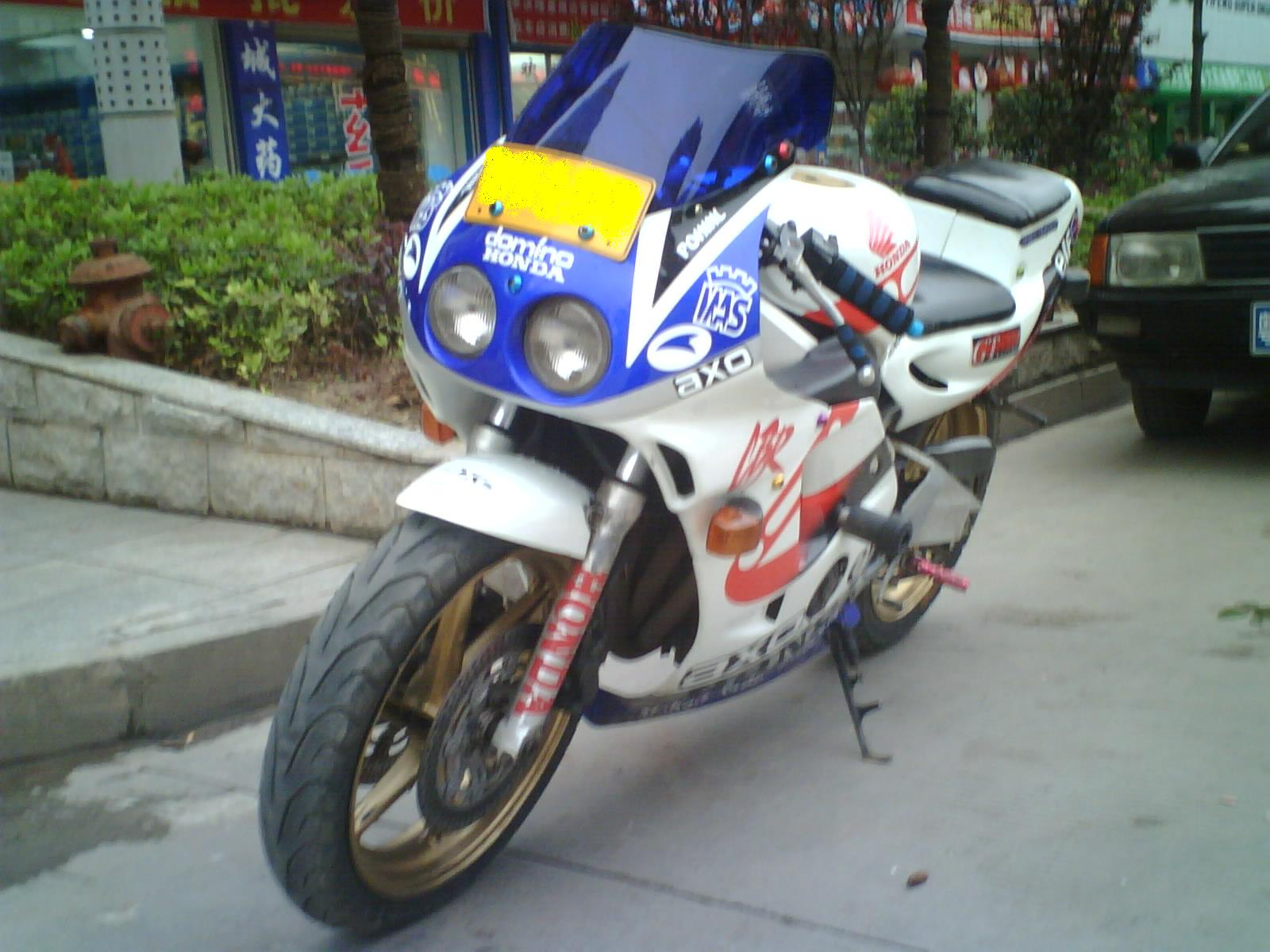 湖南邵阳7500RMB出售本田CBR250RR  22期跑车