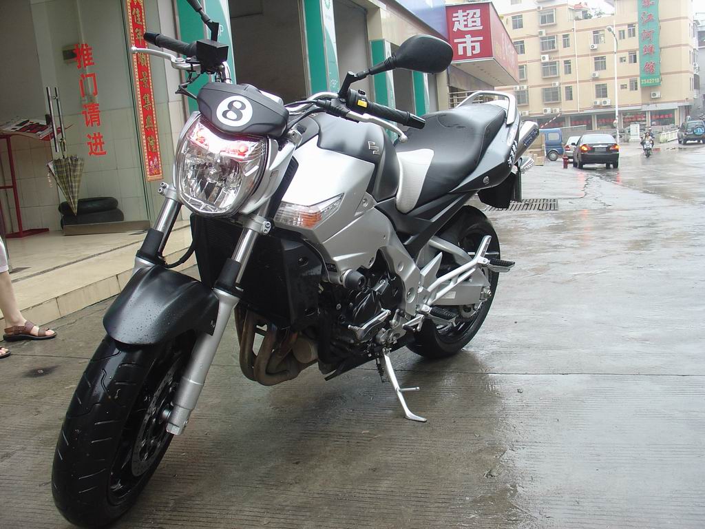 广东河源51000元出售06年SUZUKI GSR-600..