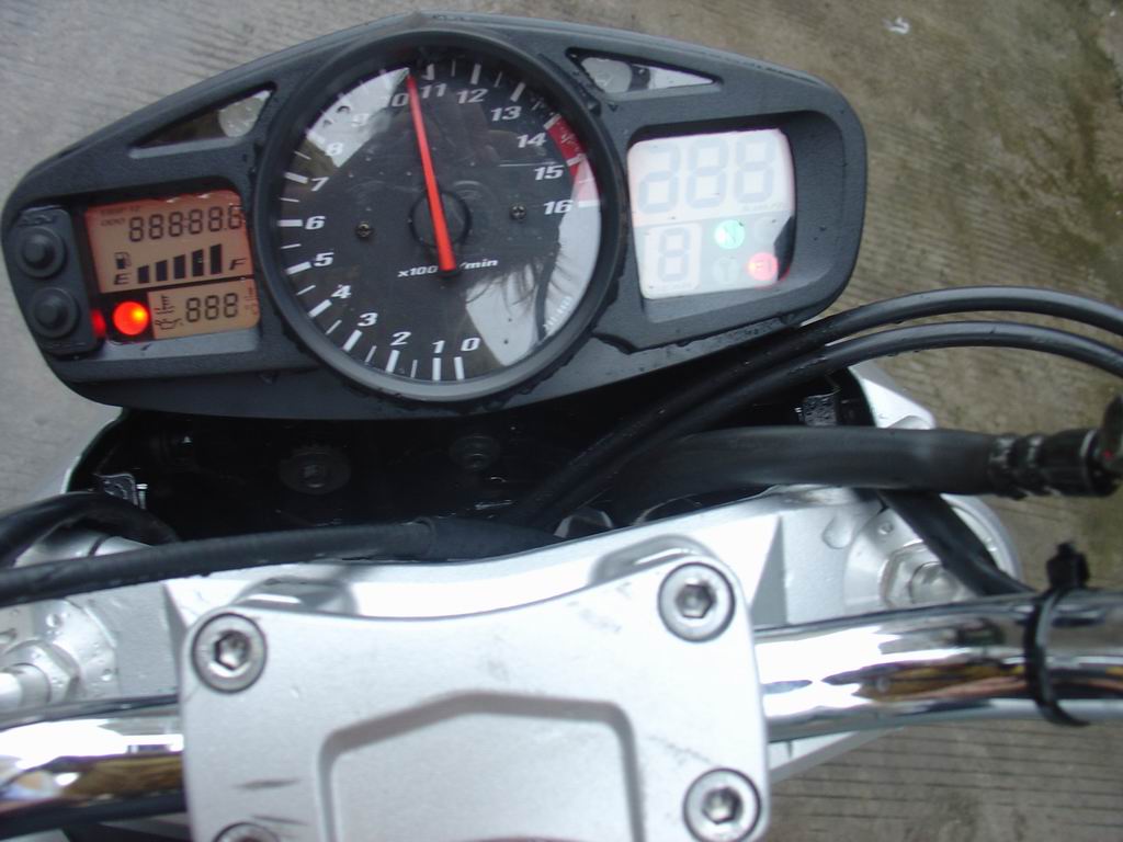 广东河源51000元出售06年SUZUKI GSR-600..