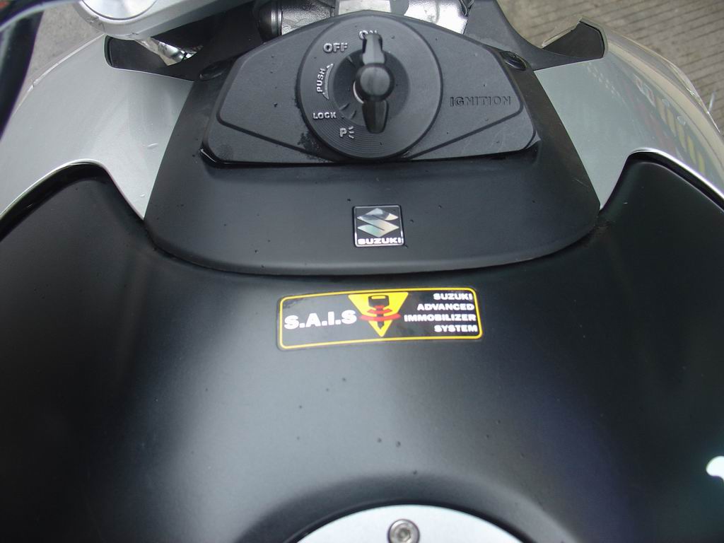 广东河源51000元出售06年SUZUKI GSR-600..