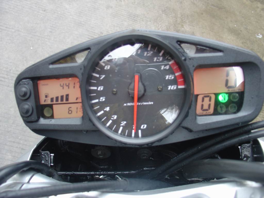 广东河源51000元出售06年SUZUKI GSR-600..