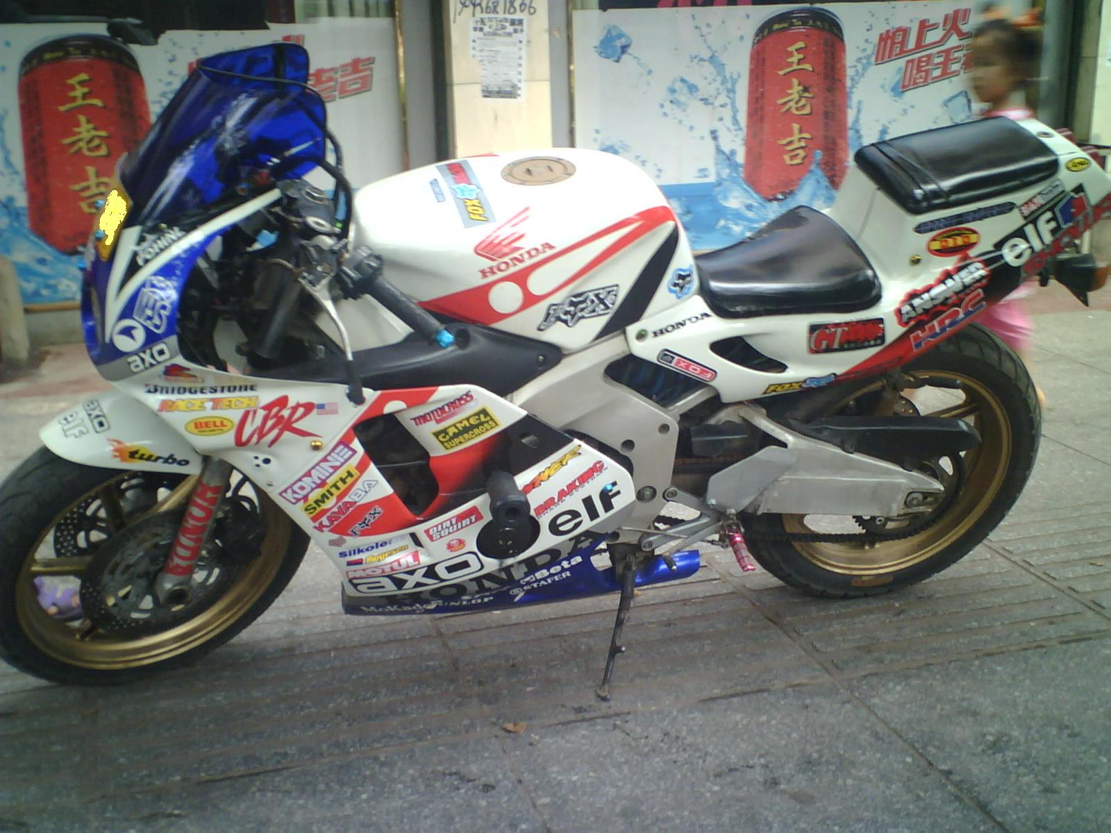 湖南邵阳7500RMB出售本田CBR250RR  22期跑车