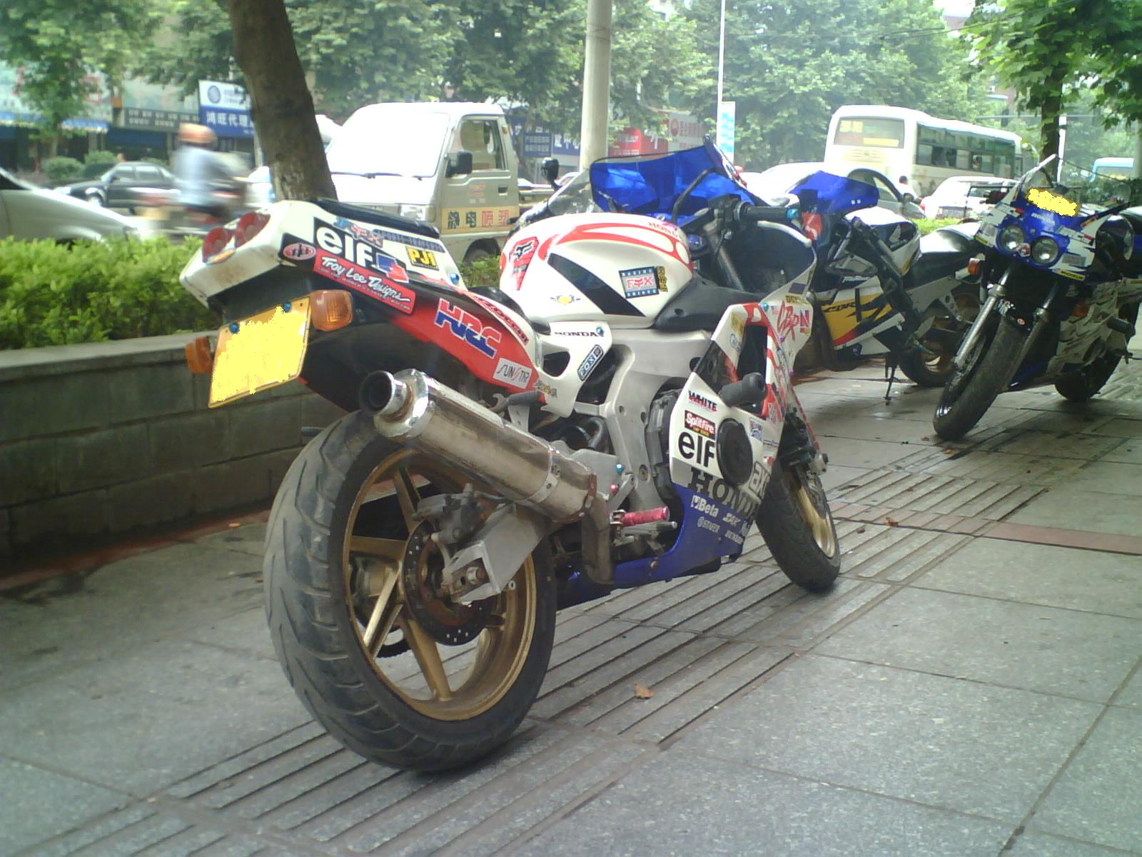 湖南邵阳7500RMB出售本田CBR250RR  22期跑车