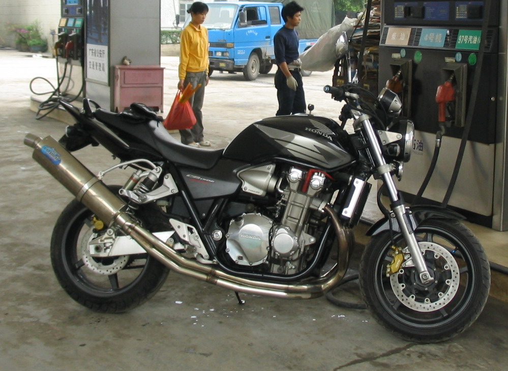 广州39800转让04电喷CB1300一部~~