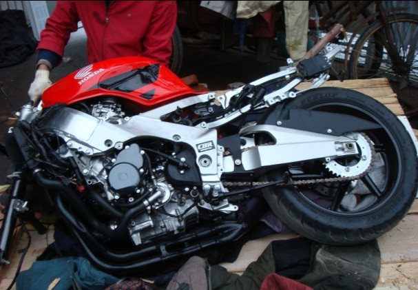 湖南湘潭帮朋友出售车况完美的CBR29,价格15800!!!!!!!!!!!!!!!!!!!!!!!!