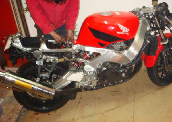 湖南湘潭帮朋友出售车况完美的CBR29,价格15800!!!!!!!!!!!!!!!!!!!!!!!!