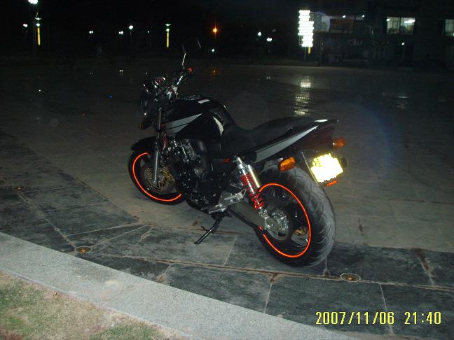 [原创]出售 广西东兴2003本田cb400  v-tech 24000  9.5成新