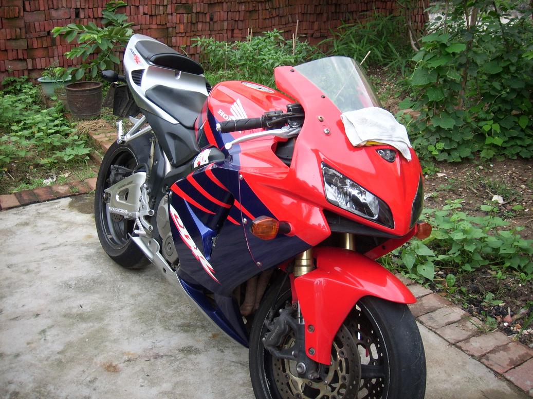 增城市新塘代朋友出售KTM640同赛场退役出来的04CBR600